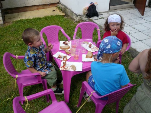 Opékání špekáčků v MŠ - 29.6.2011